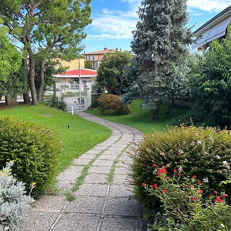 Appartement Gold Garda Desenzano à Desenzano del Garda Extérieur photo